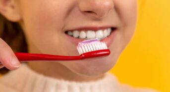 Tips for using a toothbrush to maintain oral health