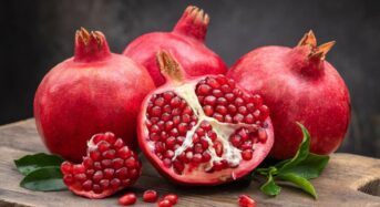 6 Health Benefits of Pomegranates that will make this Superfood Your New Fruit Passion