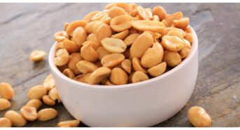 6 Health Benefits of Having Peanuts For A Snack