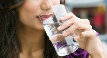 5 Reasons for Drinking a Glass of Water on an Empty Stomach to Start the Day