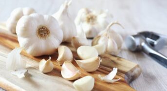 5 Surprising Benefits Of Consuming Raw Garlic Cloves Daily